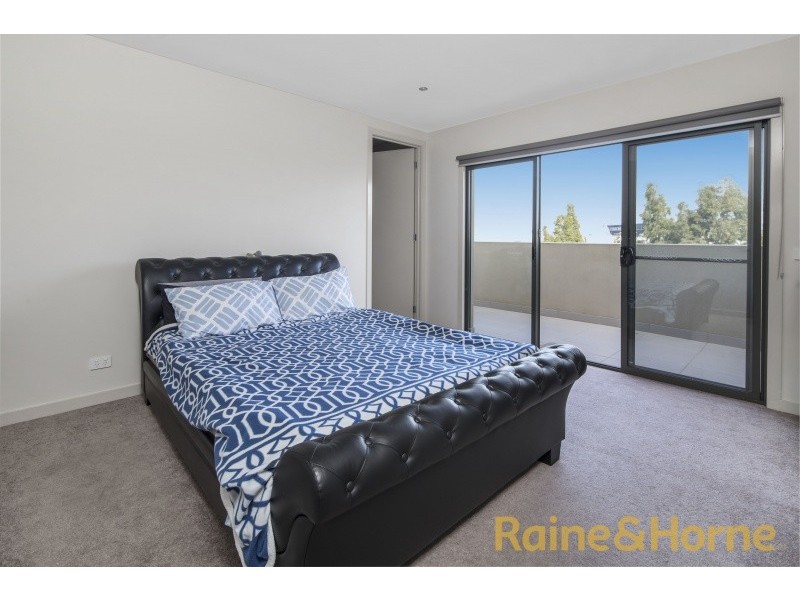 62 Commercial Road, Caroline Springs VIC 3023