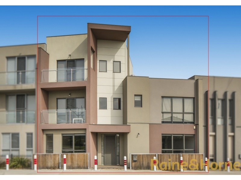 62 Commercial Road, Caroline Springs VIC 3023