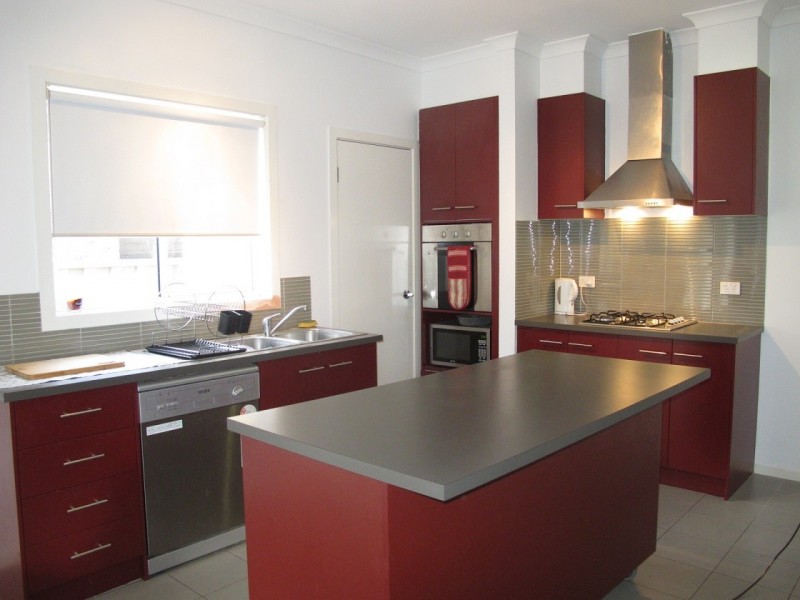 25 Viewbank Walk, Caroline Springs VIC 3023