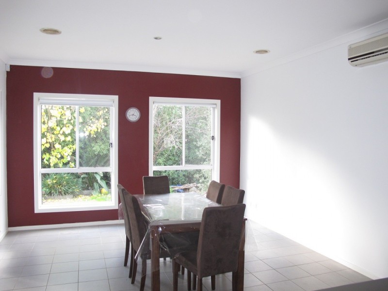 25 Viewbank Walk, Caroline Springs VIC 3023