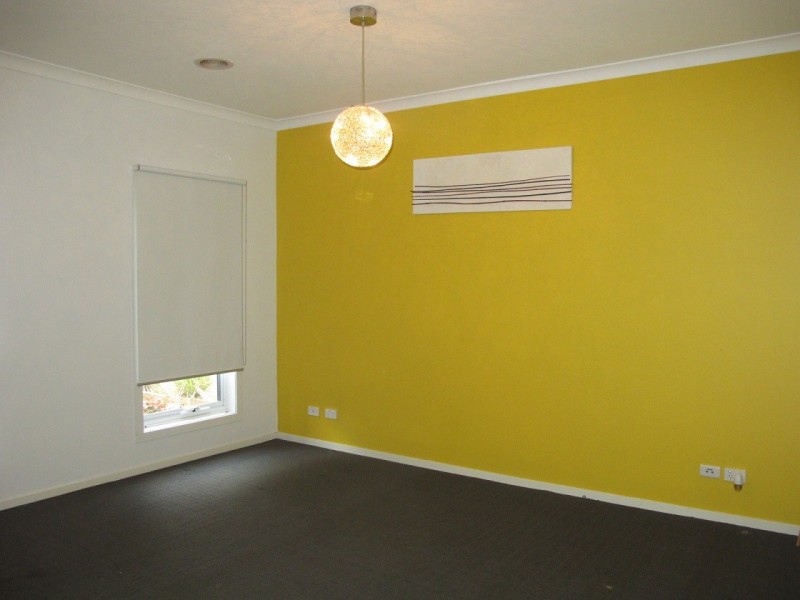 25 Viewbank Walk, Caroline Springs VIC 3023