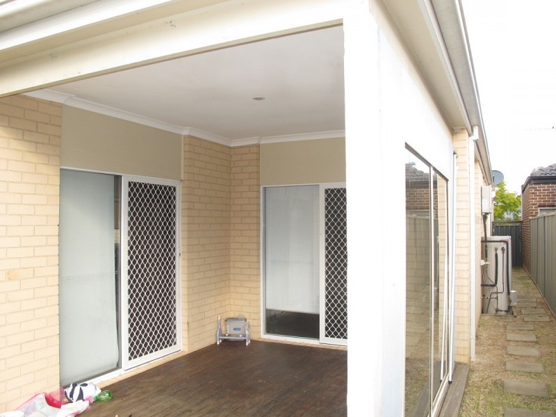 25 Viewbank Walk, Caroline Springs VIC 3023