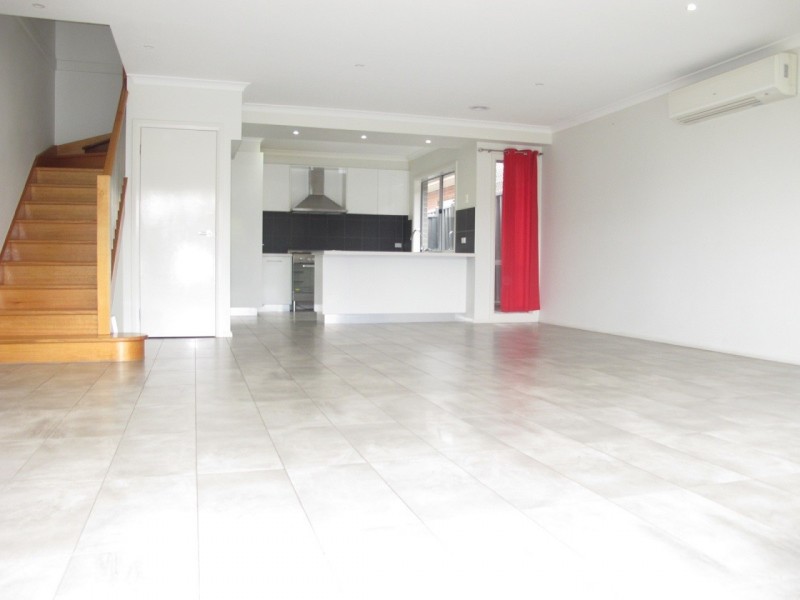 19 Bimbadeen Street, Burnside VIC 3023