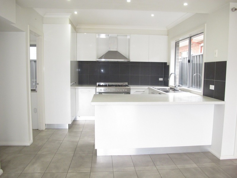 19 Bimbadeen Street, Burnside VIC 3023
