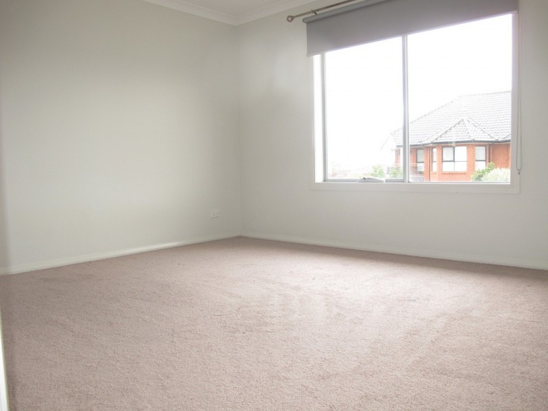 19 Bimbadeen Street, Burnside VIC 3023