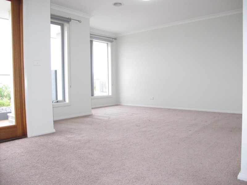 19 Bimbadeen Street, Burnside VIC 3023