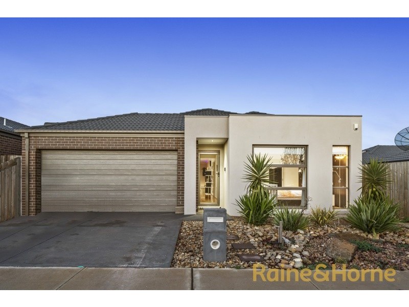 4 Phoenix Grove, Plumpton VIC 3335