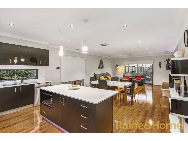 4 Phoenix Grove, Plumpton VIC 3335