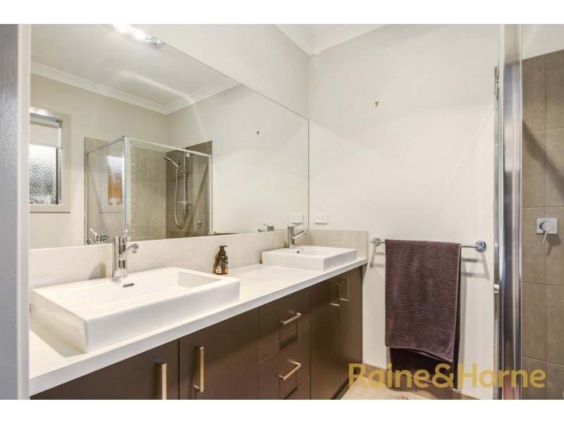 4 Phoenix Grove, Plumpton VIC 3335