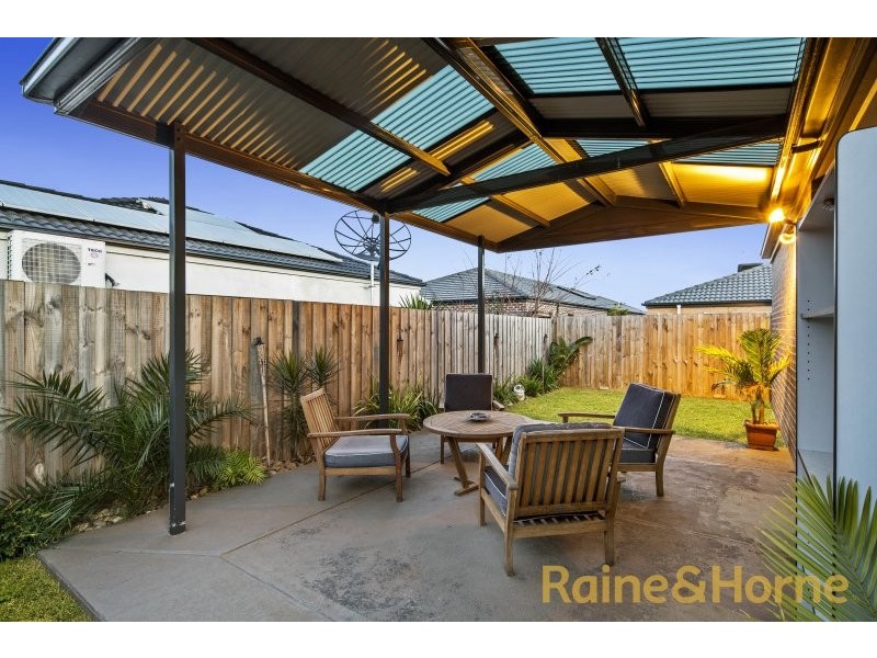 4 Phoenix Grove, Plumpton VIC 3335