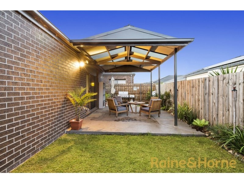 4 Phoenix Grove, Plumpton VIC 3335