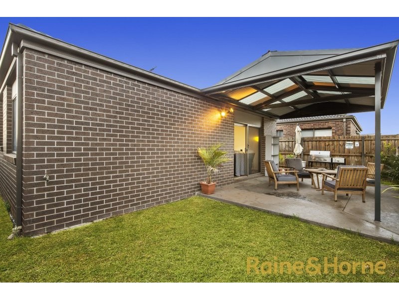 4 Phoenix Grove, Plumpton VIC 3335
