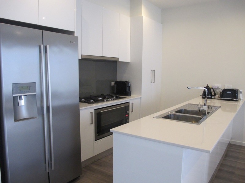 4/13 Greville Street, Caroline Springs VIC 3023