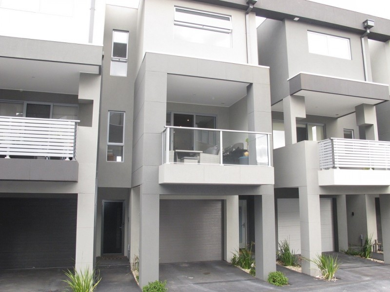 4/13 Greville Street, Caroline Springs VIC 3023