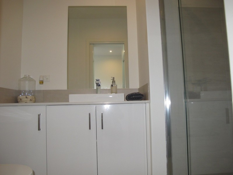 4/13 Greville Street, Caroline Springs VIC 3023