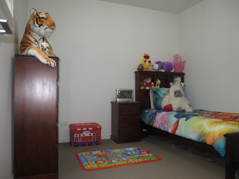 4/13 Greville Street, Caroline Springs VIC 3023