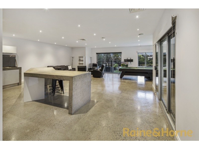 5 Lake Logan Way, Caroline Springs VIC 3023