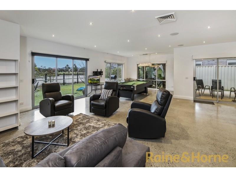 5 Lake Logan Way, Caroline Springs VIC 3023