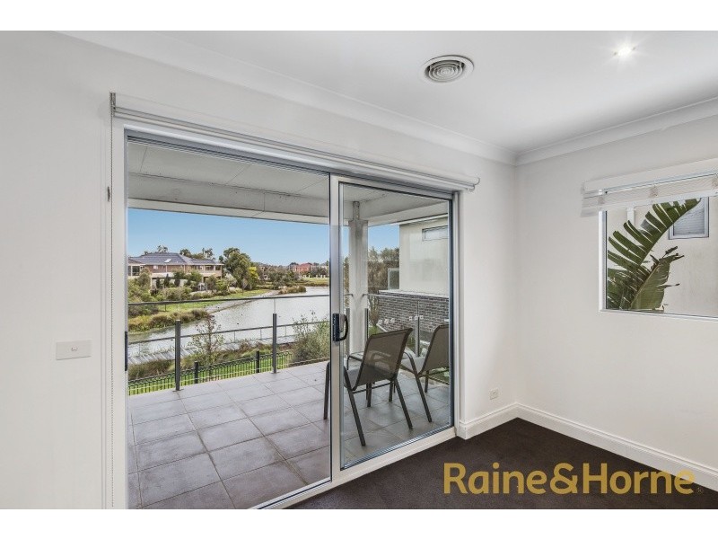 5 Lake Logan Way, Caroline Springs VIC 3023