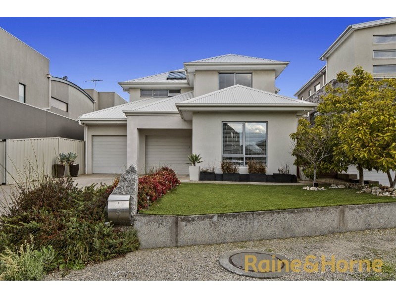 5 Lake Logan Way, Caroline Springs VIC 3023