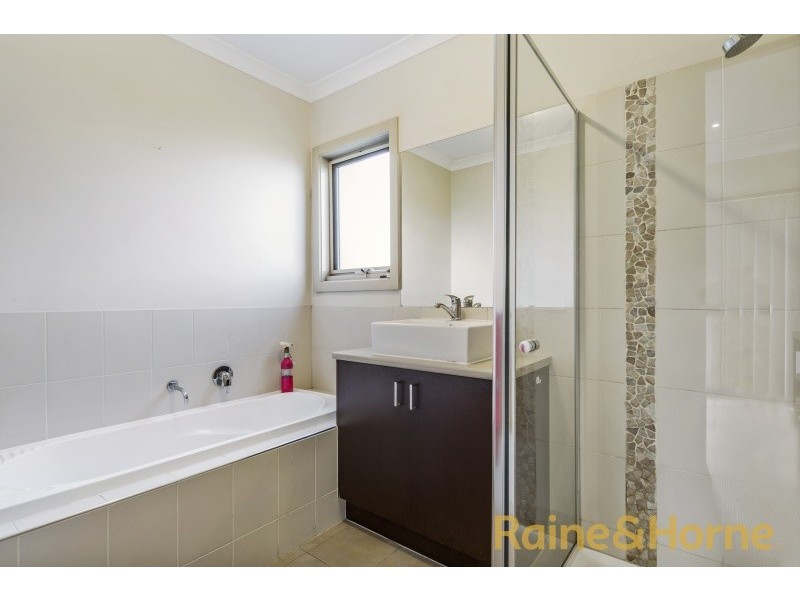 11/17-21 Cobaw Circuit, Caroline Springs VIC 3023