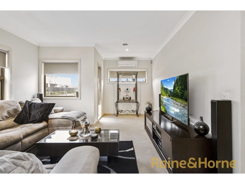 24 Boathouse Drive, Caroline Springs VIC 3023