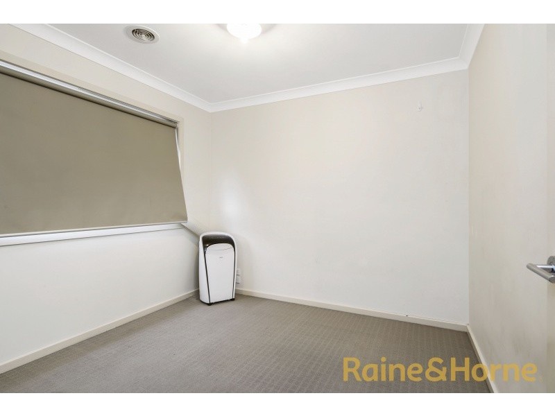 24 Boathouse Drive, Caroline Springs VIC 3023