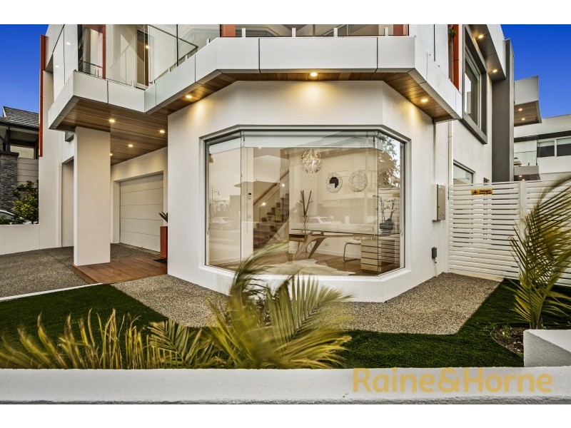 7 Swan Street, Caroline Springs VIC 3023