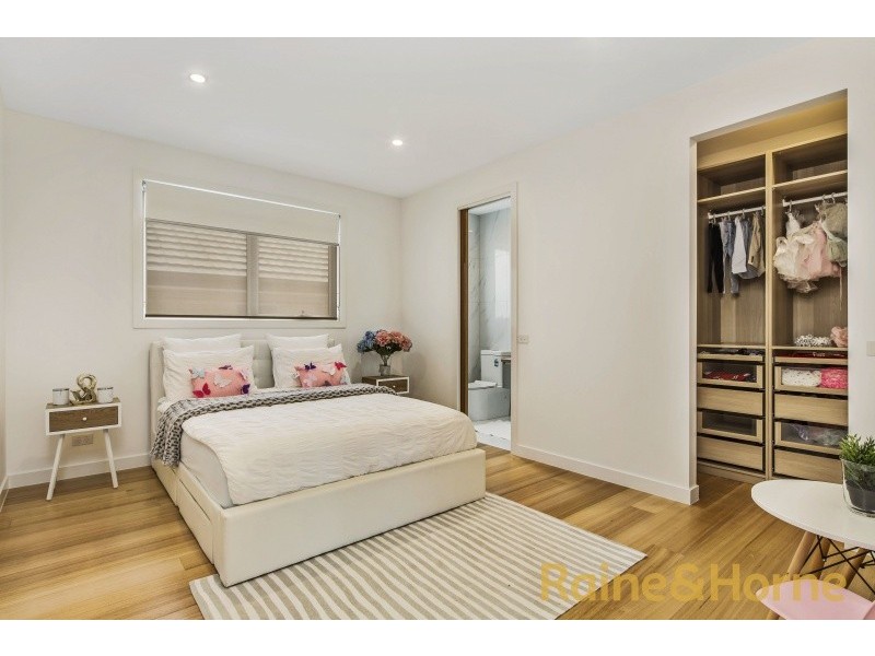 7 Swan Street, Caroline Springs VIC 3023