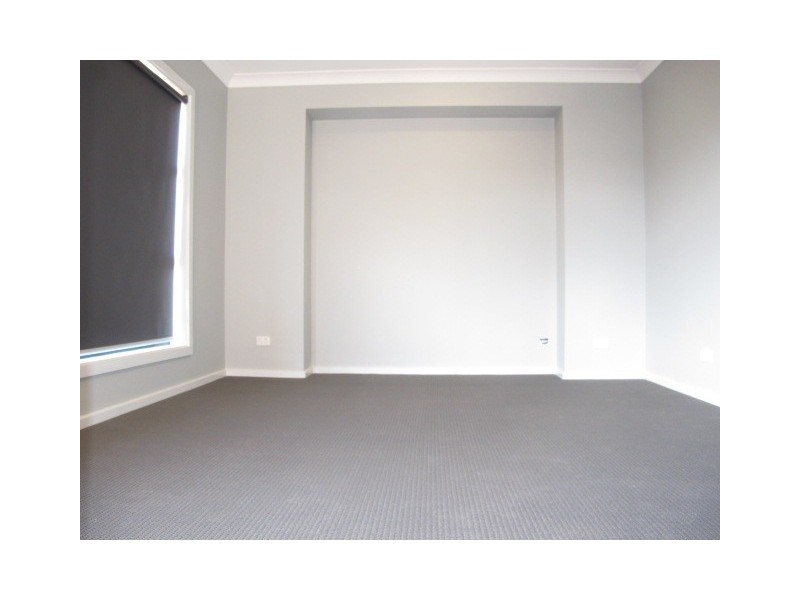 35 Riders Circuit, Rockbank VIC 3335