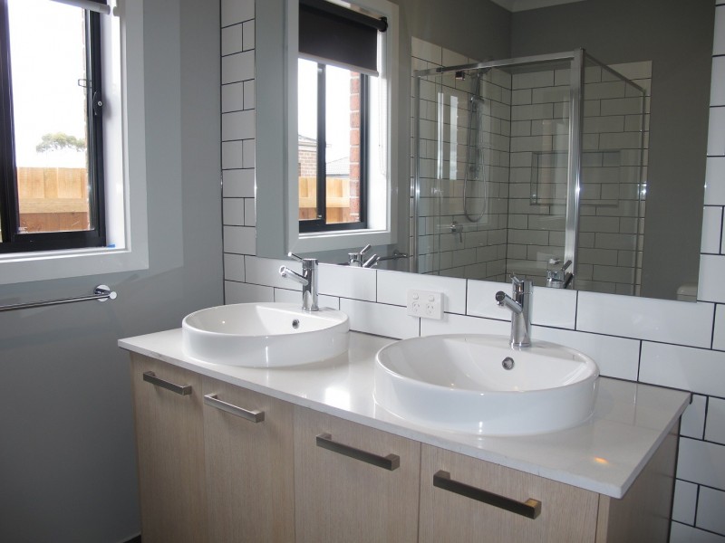 35 Riders Circuit, Rockbank VIC 3335