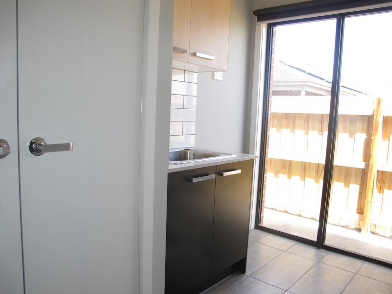 35 Riders Circuit, Rockbank VIC 3335