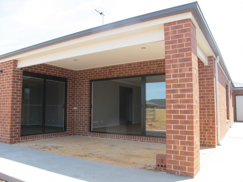 35 Riders Circuit, Rockbank VIC 3335