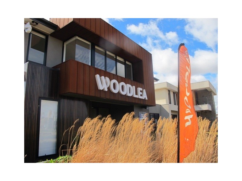 35 Riders Circuit, Rockbank VIC 3335