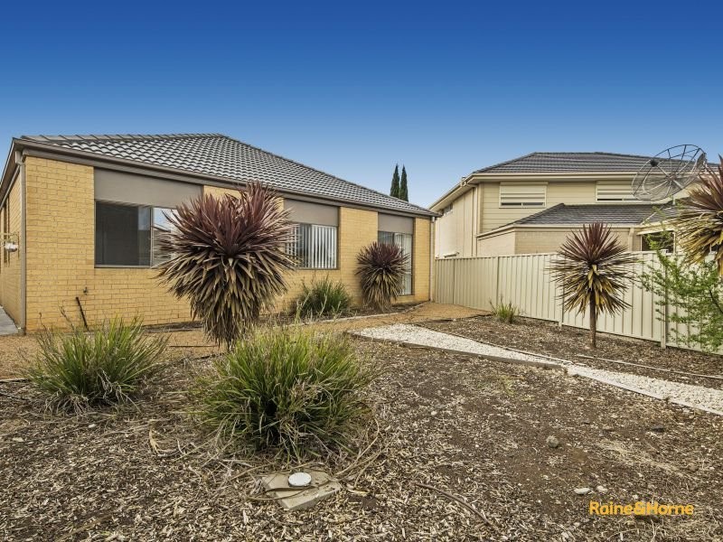 51 Lawson Way, Caroline Springs VIC 3023
