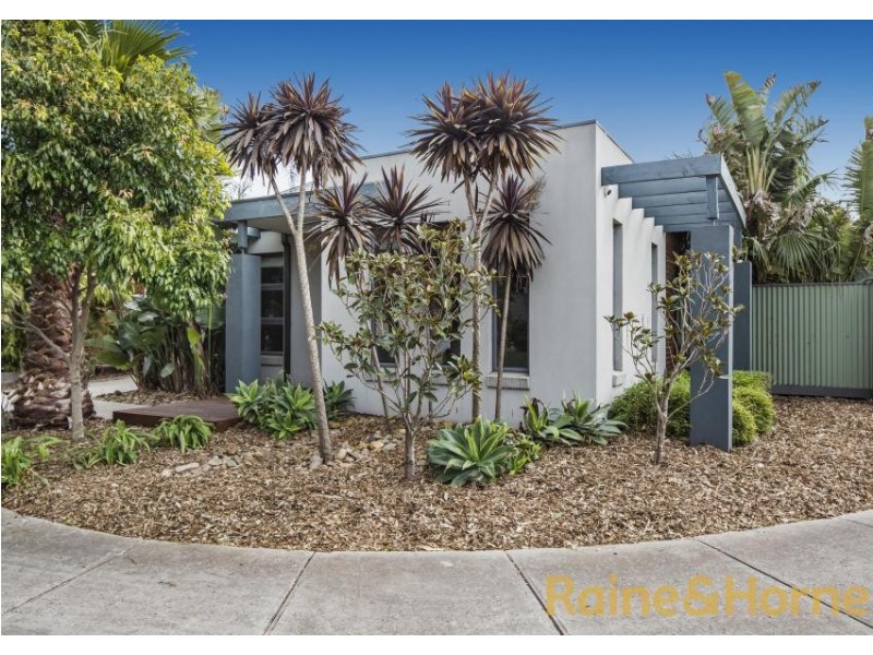 22 Gardenia Way, Caroline Springs VIC 3023