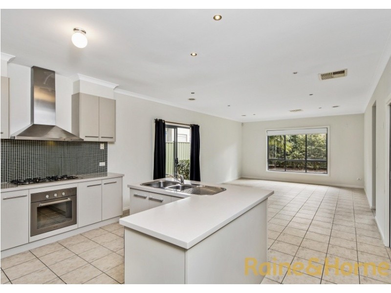 22 Gardenia Way, Caroline Springs VIC 3023