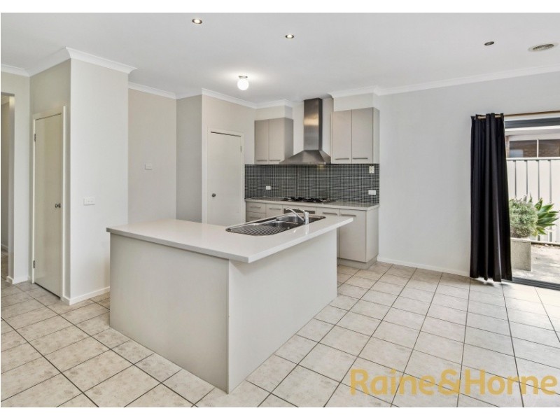 22 Gardenia Way, Caroline Springs VIC 3023