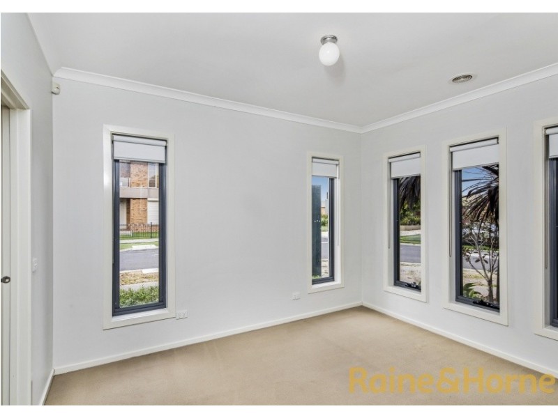 22 Gardenia Way, Caroline Springs VIC 3023