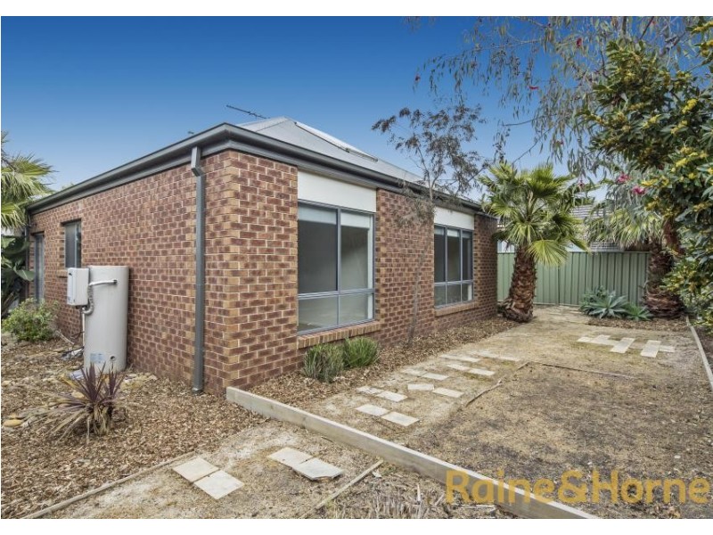 22 Gardenia Way, Caroline Springs VIC 3023