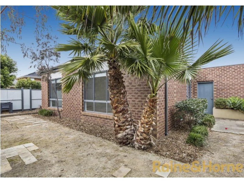 22 Gardenia Way, Caroline Springs VIC 3023