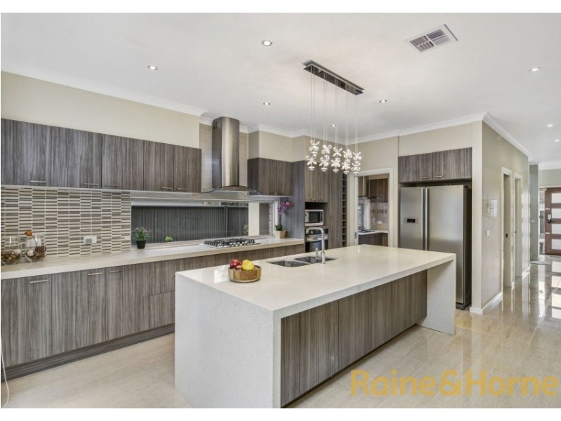 17 Bay Street, Caroline Springs VIC 3023