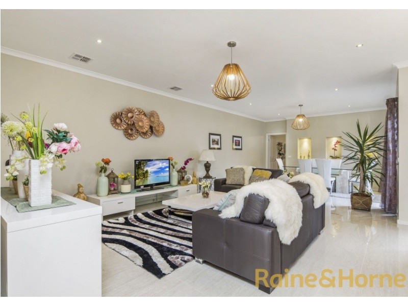 17 Bay Street, Caroline Springs VIC 3023