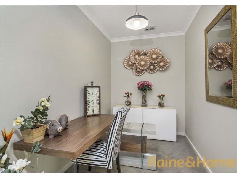 17 Bay Street, Caroline Springs VIC 3023