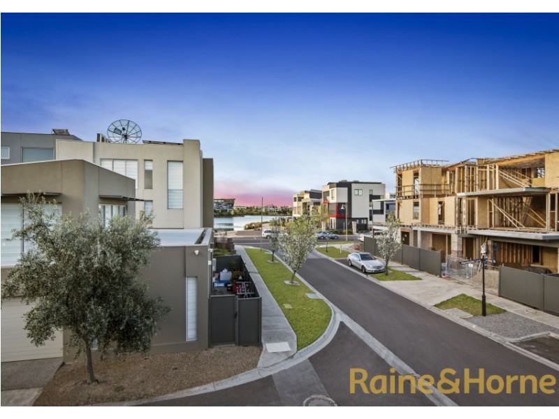 17 Bay Street, Caroline Springs VIC 3023