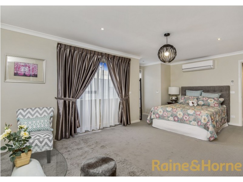 17 Bay Street, Caroline Springs VIC 3023