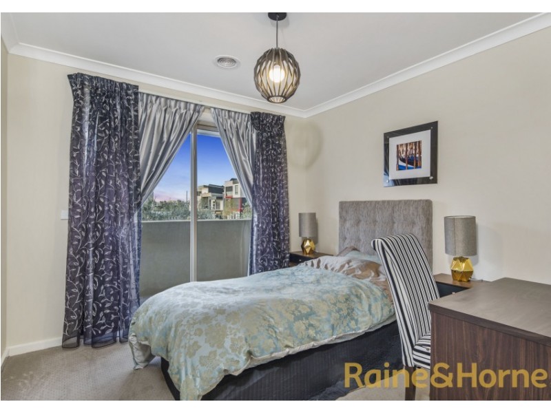 17 Bay Street, Caroline Springs VIC 3023