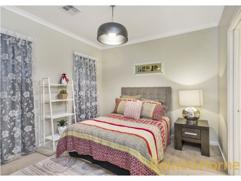 17 Bay Street, Caroline Springs VIC 3023