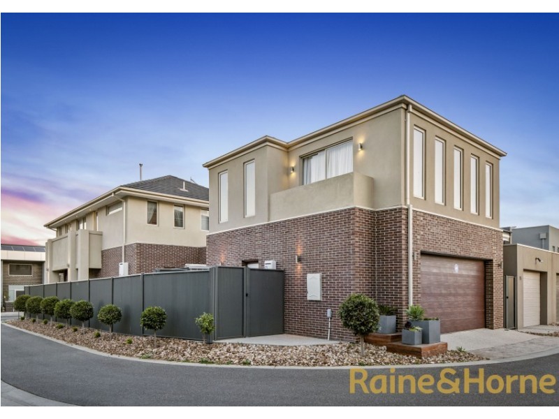 17 Bay Street, Caroline Springs VIC 3023