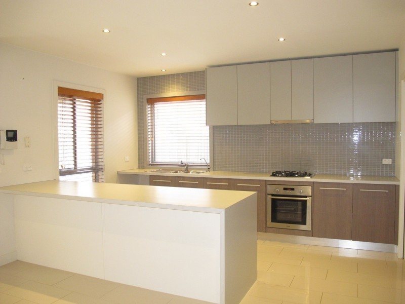 7 Garnet Way, Taylors Hill VIC 3037